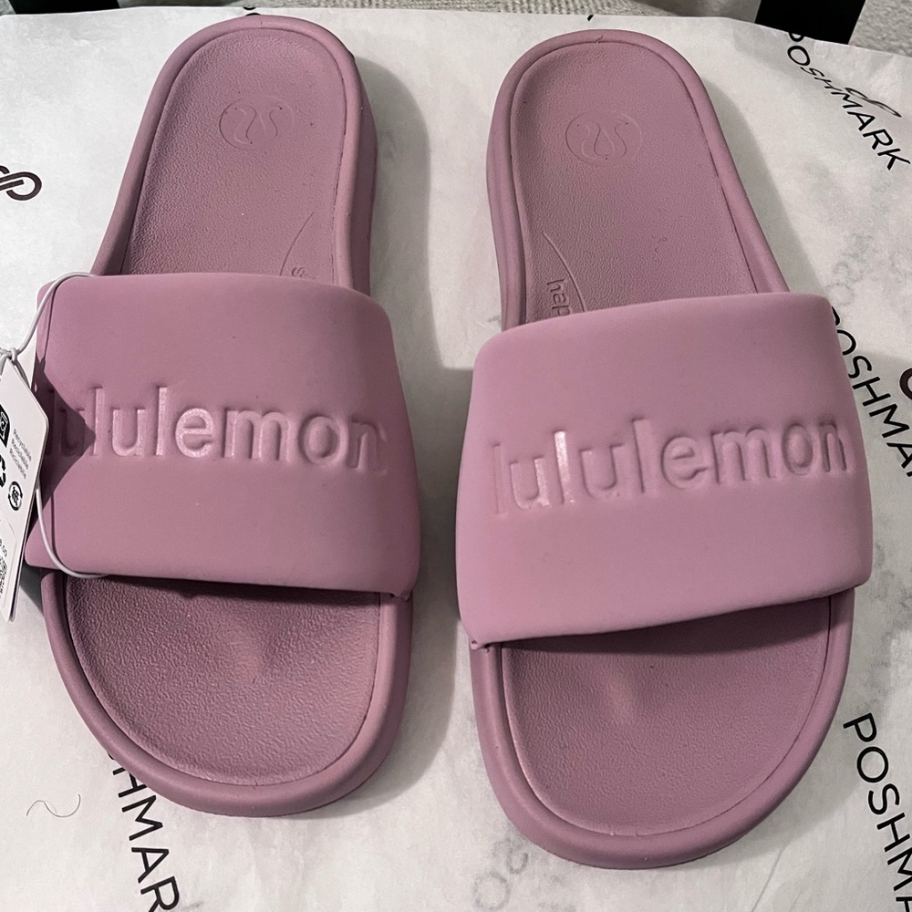 Lululemon NIB AUTHENTIC Women’s Rose Blush Restfeel Graphic Sandals